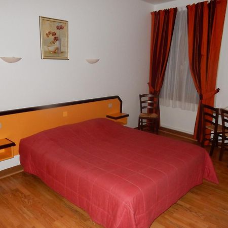 Logis Hotel Saint-Hubert Cour-Cheverny Phòng bức ảnh