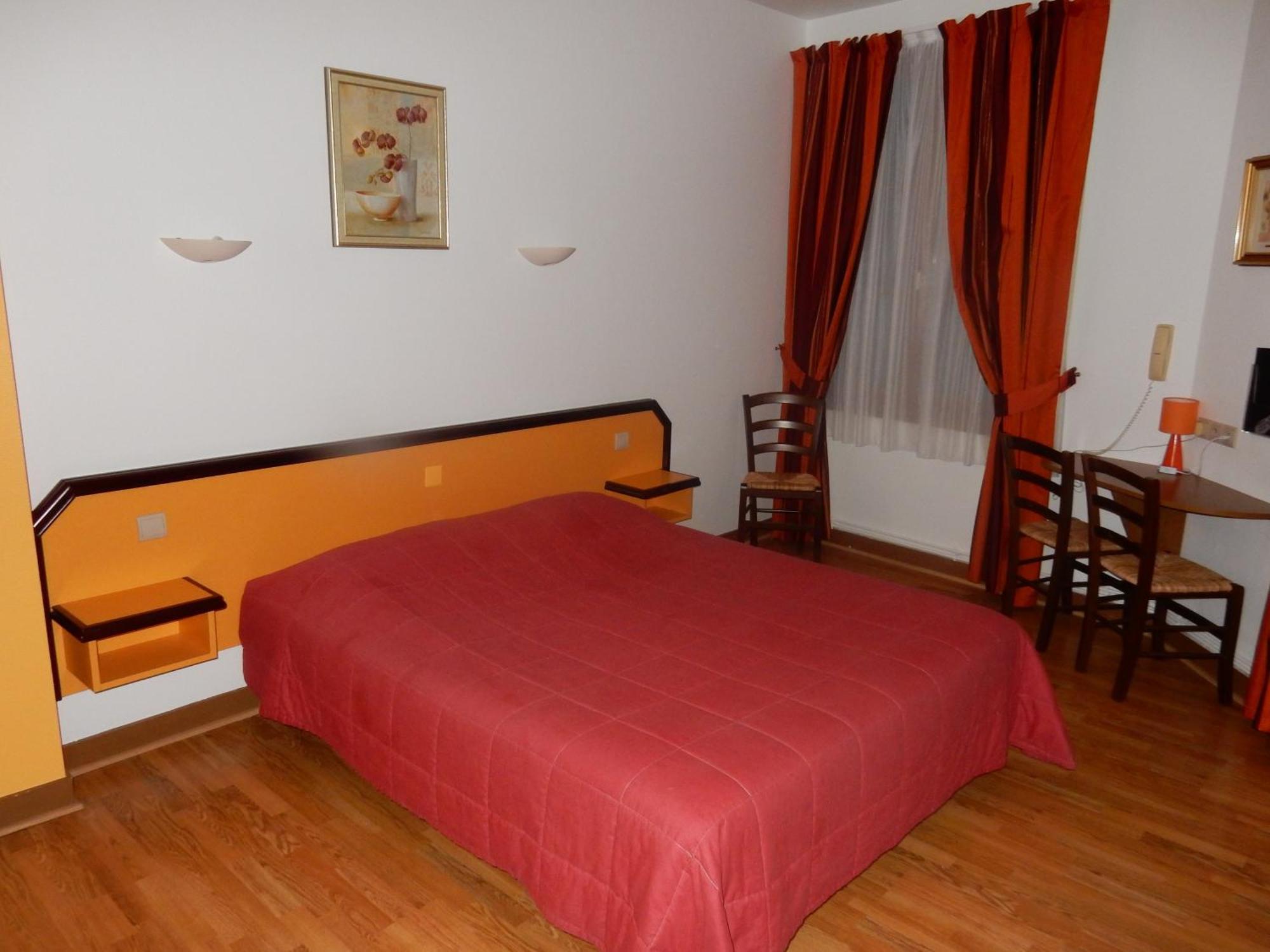Logis Hotel Saint-Hubert Cour-Cheverny Phòng bức ảnh